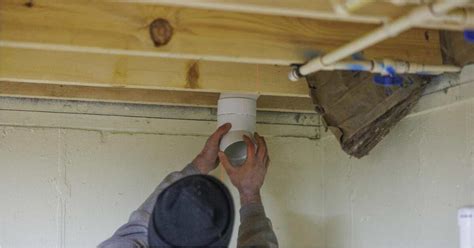 What to Do When Bathroom Leaks Through Ceiling: Quick Fixes。